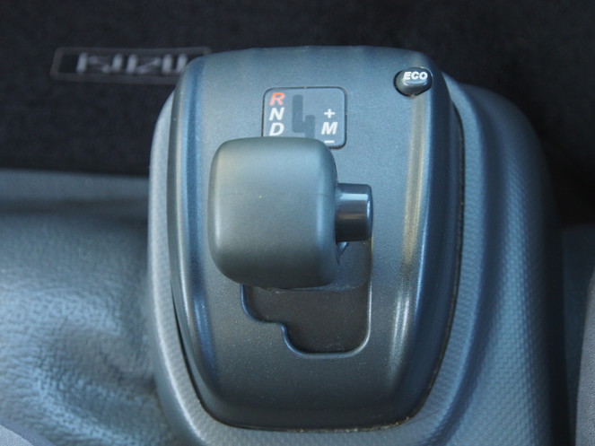 いすゞ エルフ バン車 小型 BKG-NLR85AN 年式 H19[写真09]