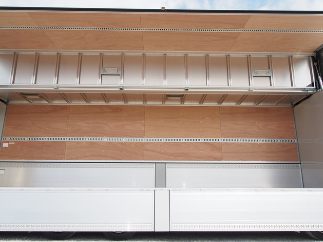 いすゞ ギガ ウイング車 大型 QKG-CYJ77A 年式 H27[写真18]