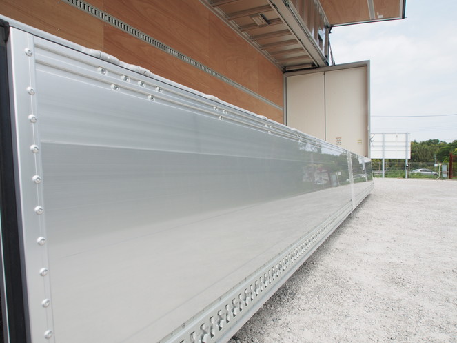 いすゞ ギガ ウイング車 大型 QKG-CYJ77A 年式 H27[写真17]