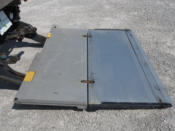 いすゞ フォワード 冷凍バン 中増t PDG-FTR34T2 年式 H20[写真09]