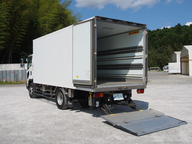 いすゞ フォワード 冷凍バン 中増t PDG-FTR34T2 年式 H20[写真06]