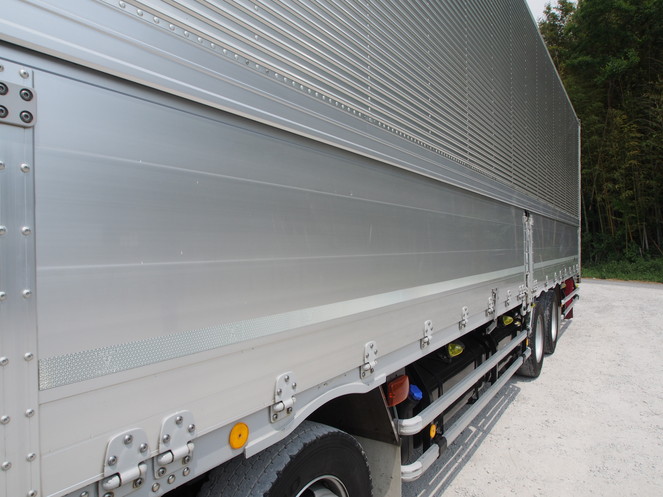 いすゞ ギガ ウイング車 大型 LKG-CYJ77A 年式 H23[写真13]