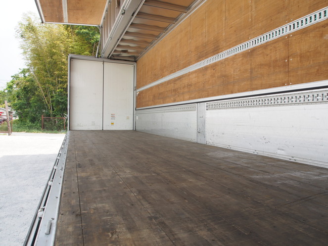 いすゞ ギガ ウイング車 大型 LKG-CYJ77A 年式 H23[写真18]