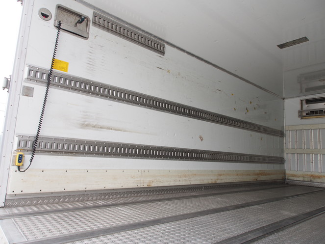 いすゞ フォワード 冷凍バン 中型 PKG-FRR90S2 年式 H22[写真16]