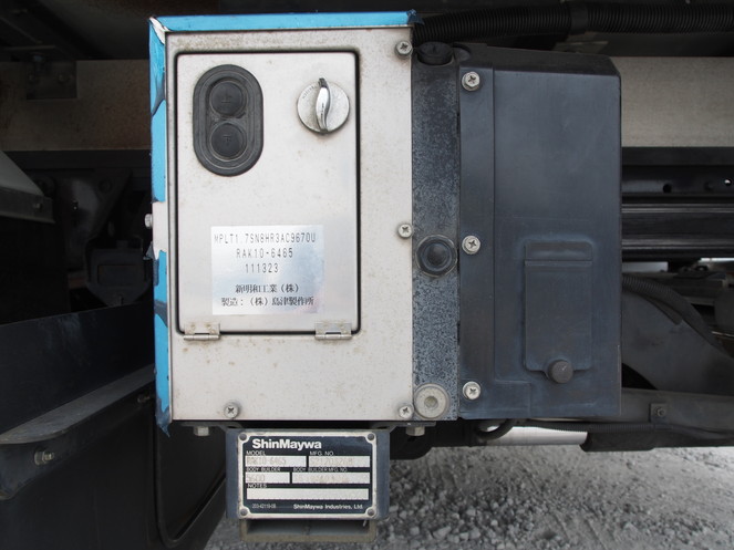 いすゞ フォワード 冷凍バン 中型 PKG-FRR90S2 年式 H22[写真28]