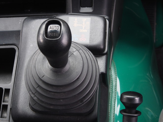 いすゞ ギガ ウイング車 大型 PKG-CYJ77W8 年式 H22[写真28]