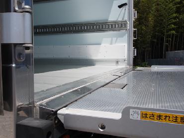 いすゞ フォワード 冷凍バン 中型 TKG-FRR90S2 年式 H26 [写真10]