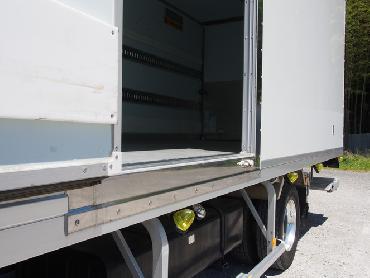 いすゞ フォワード 冷凍バン 中型 TKG-FRR90S2 年式 H26 [写真16]