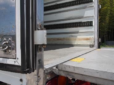 いすゞ フォワード 冷凍バン 中型 PKG-FRR90S2 年式 H21 [写真11]