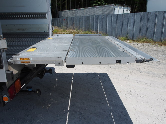 いすゞ フォワード 冷凍バン 中型 PKG-FRR90S2 年式 H22[写真09]