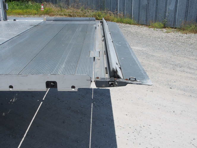 いすゞ フォワード 冷凍バン 中型 PKG-FRR90S2 年式 H22[写真10]