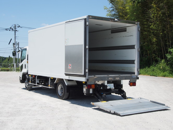 いすゞ フォワード 冷凍バン 中型 PKG-FRR90S2 年式 H22[写真06]