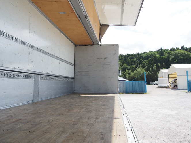 いすゞ ギガ ウイング車 大型 PKG-CYJ77W8 年式 H22[写真19]