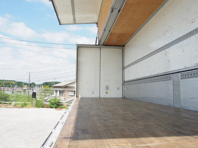 いすゞ ギガ ウイング車 大型 PKG-CYJ77W8 年式 H22[写真18]