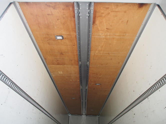 いすゞ ギガ ウイング車 大型 PKG-CYJ77W8 年式 H22[写真24]