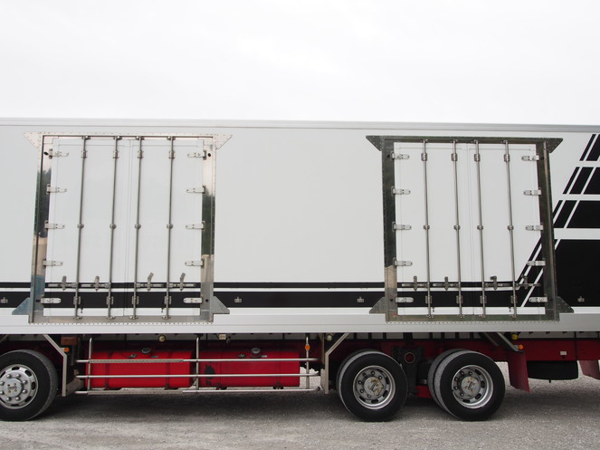 いすゞ ギガ 冷凍バン 大型 PDG-CYJ52W8 年式 H20[写真09]