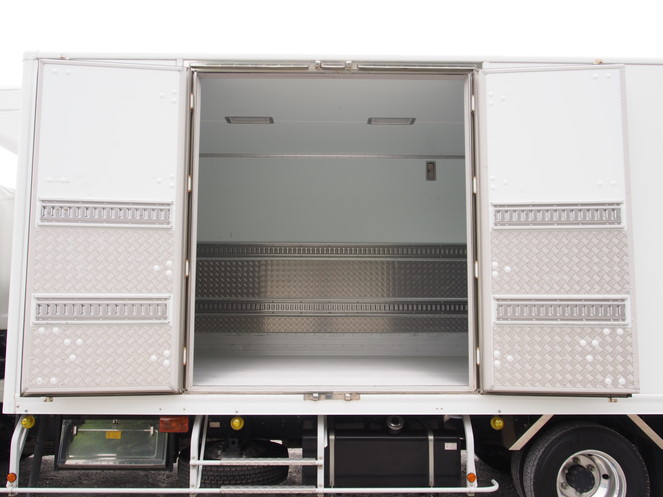 いすゞ フォワード 冷凍バン 中型 TKG-FRR90S2 年式 H26[写真15]