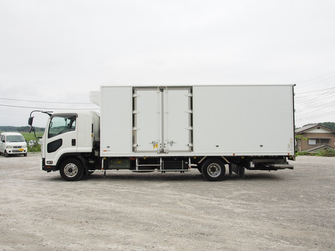 いすゞ フォワード 冷凍バン 中型 TKG-FRR90S2 年式 H26[写真12]