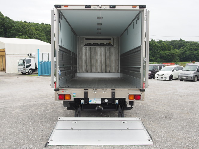 いすゞ フォワード 冷凍バン 中型 TKG-FRR90S2 年式 H26[写真09]