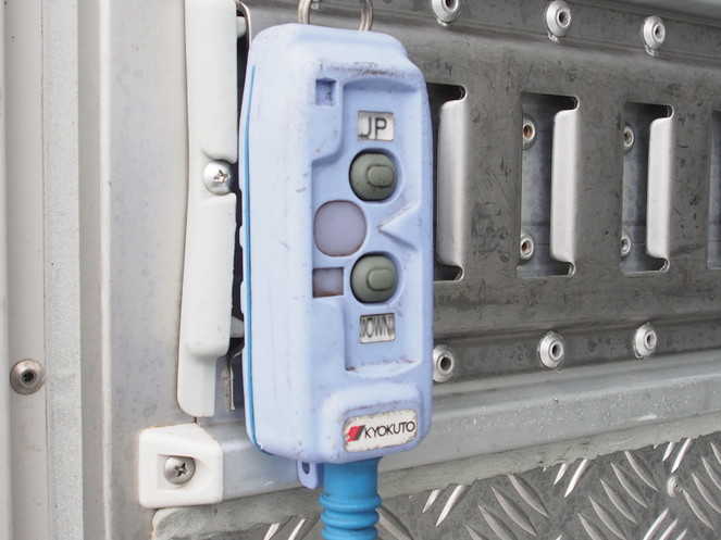 いすゞ フォワード 冷凍バン 中型 TKG-FRR90S2 年式 H26[写真23]