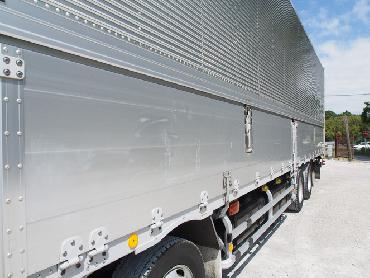 いすゞ ギガ ウイング車 大型 PKG-CYJ77W8 年式 H22 [写真16]