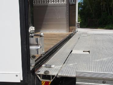 いすゞ フォワード ウイング車 中型 TKG-FRR90T2 年式 H25 [写真11]