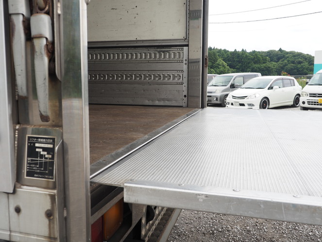 いすゞ フォワード ウイング車 中増t KL-FSD34M4 年式 H14[写真07]