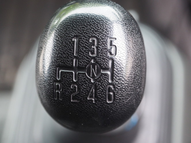 いすゞ フォワード ウイング車 中増t KL-FSD34M4 年式 H14[写真19]