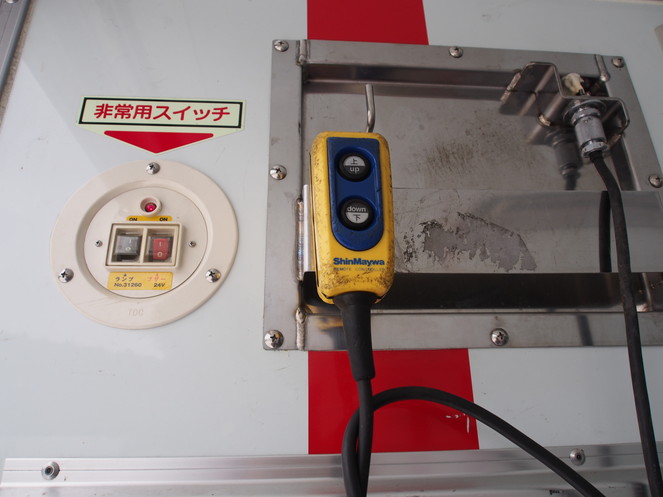 いすゞ フォワード 冷凍バン 中型 SKG-FRR90S2 年式 H24[写真16]