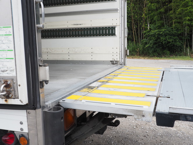 いすゞ フォワード 冷凍バン 中型 ADG-FRD90J3S 年式 H17[写真07]