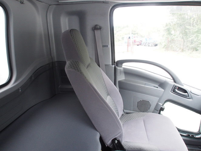 いすゞ フォワード ウイング車 中型 TKG-FRR90S2 年式 H27[写真32]