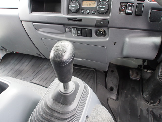 いすゞ フォワード ウイング車 中型 TKG-FRR90S2 年式 H27[写真28]