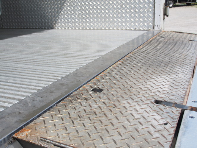 日野 レンジャープロ 冷凍バン 中型 PB-FD7JKFA 年式 H16[写真10]