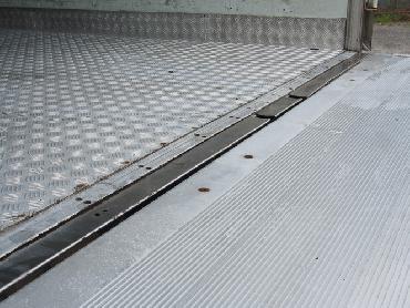 日野 レンジャー 冷凍バン 中型 BDG-FC7JLWA 年式 H18 [写真17]