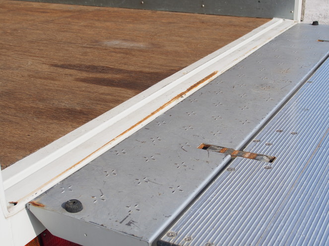 いすゞ エルフ バン車 小型 BKG-NPR85AN 年式 H21[写真10]