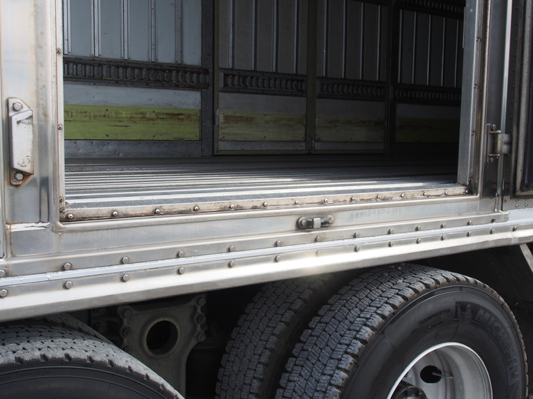 いすゞ ギガ 冷凍バン 大型 PJ-CYL51V5 年式 H16[写真11]