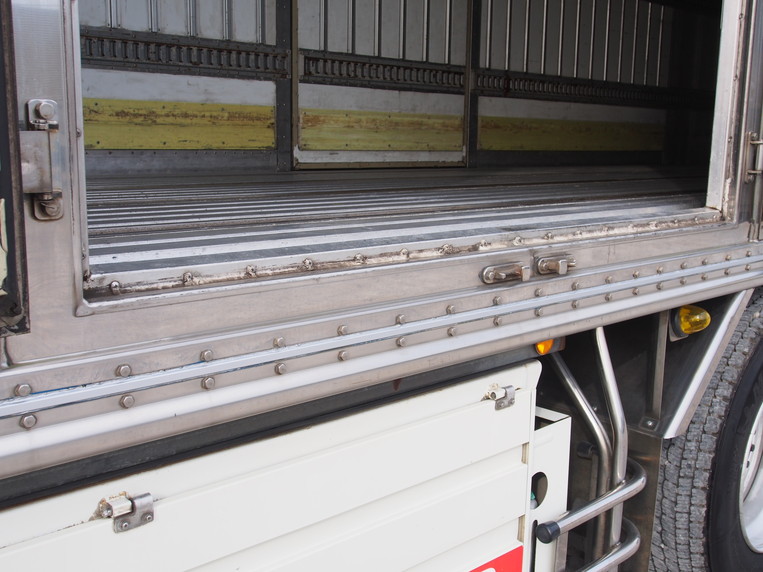 いすゞ ギガ 冷凍バン 大型 PJ-CYL51V5 年式 H16[写真15]