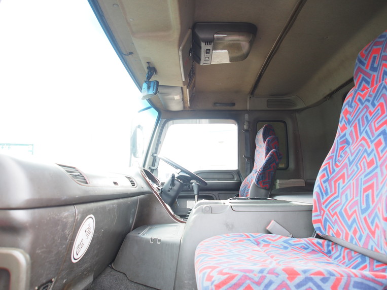 いすゞ ギガ ウイング車 大型 PJ-CYJ51W6 年式 H18[写真11]