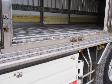 いすゞ ギガ 冷凍バン 大型 PJ-CYL51V5 年式 H16 [写真15]