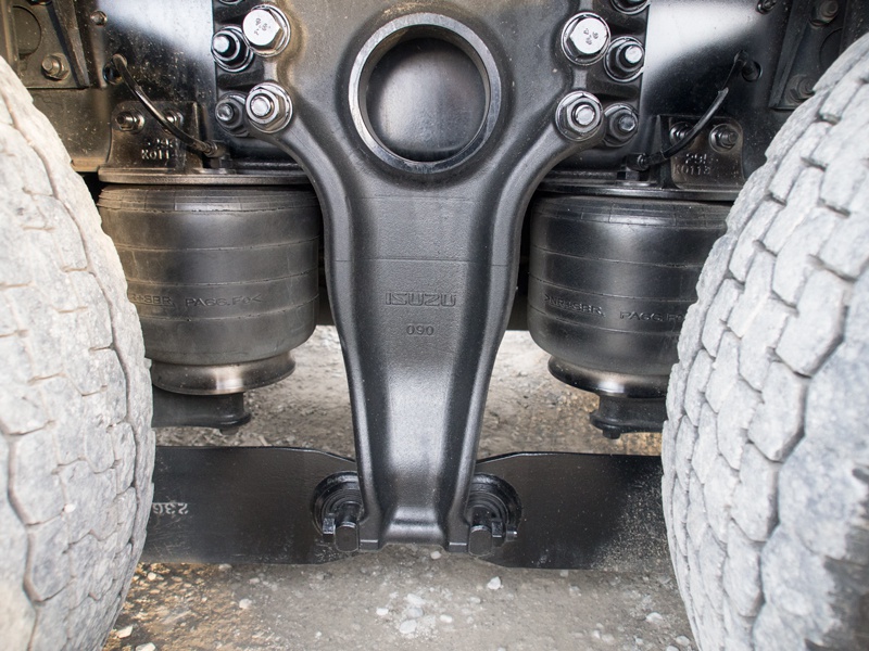 いすゞ ギガ ウイング車 大型 QKG-CYJ77A 年式 H25[写真42]