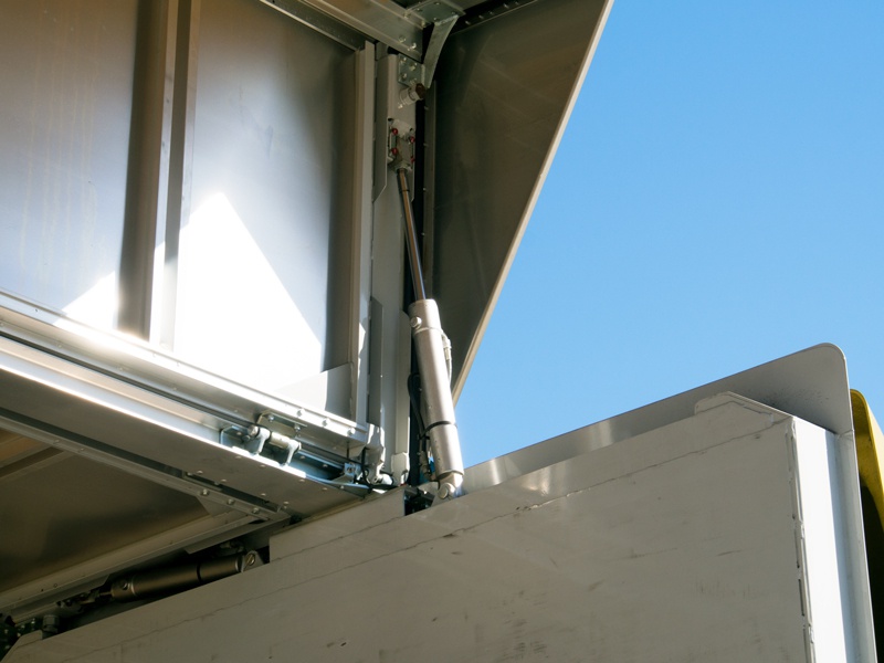 いすゞ ギガ ウイング車 大型 QKG-CYJ77A 年式 H25[写真24]