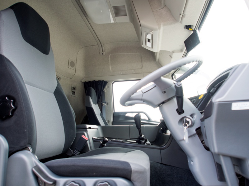 三菱ふそう スーパーグレート ウイング車 大型 QPG-FS64VZ 年式 H28[写真35]