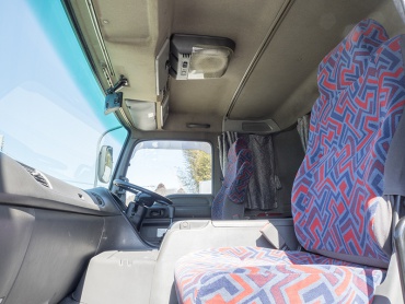 いすゞ ギガ ウイング車 大型 PJ-CYJ77W6 年式 H19[写真29]