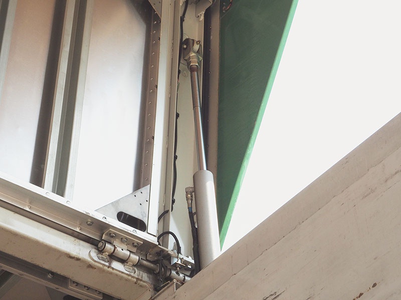 いすゞ ギガ ウイング車 大型 PDG-CYL77V8 年式 H20[写真20]