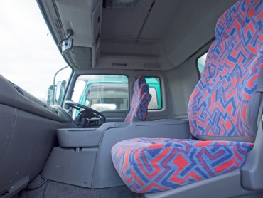 いすゞ ギガ ウイング車 大型 KL-CYL52V4 年式 H16[写真32]