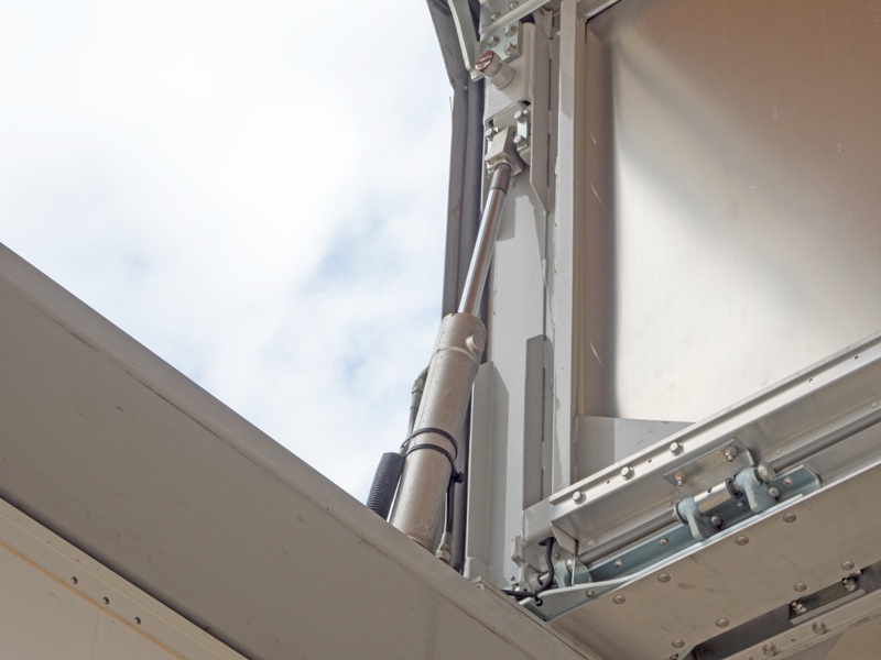 いすゞ ギガ ウイング車 大型 LKG-CYJ77A 年式 H23[写真11]