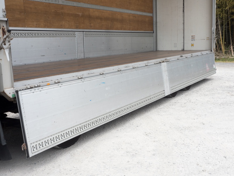 いすゞ ギガ ウイング車 大型 LKG-CYJ77A 年式 H23[写真15]