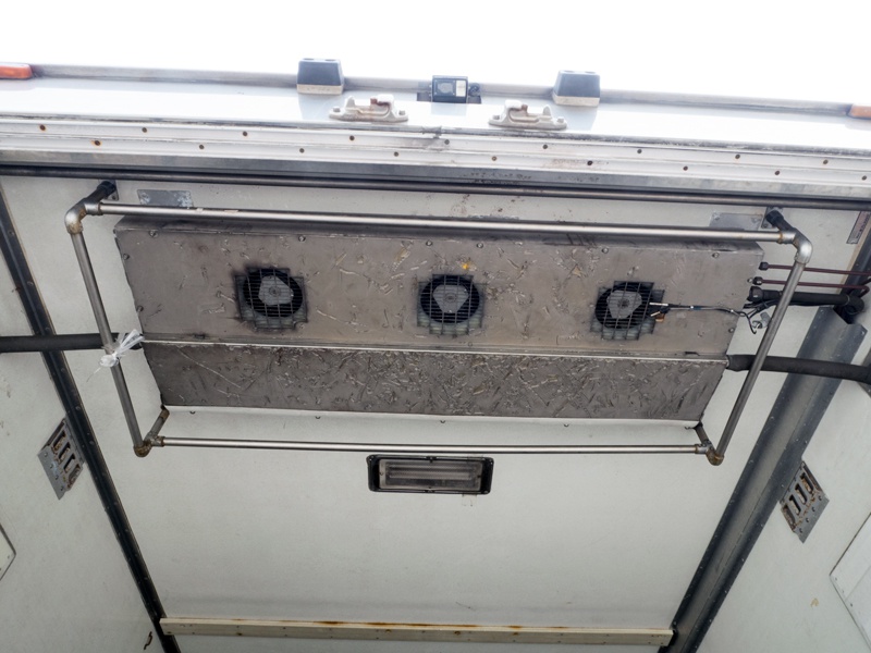 いすゞ フォワード 冷凍バン 中増t KL-FSD34P4 年式 H15[写真18]