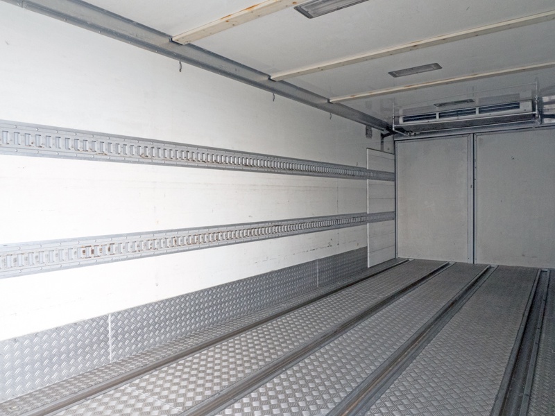 いすゞ フォワード 冷凍バン 中増t KL-FSD34P4 年式 H15[写真15]