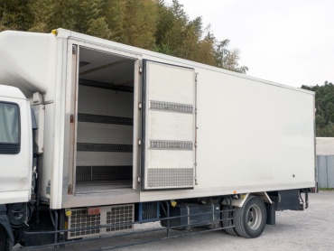 いすゞ フォワード 冷凍バン 中増t KL-FSD34P4 年式 H15 [写真10]